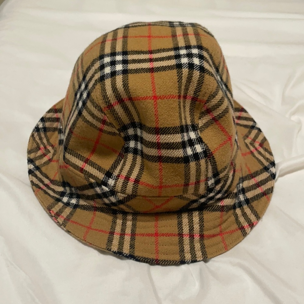 BURBERRY BUCKET HAT